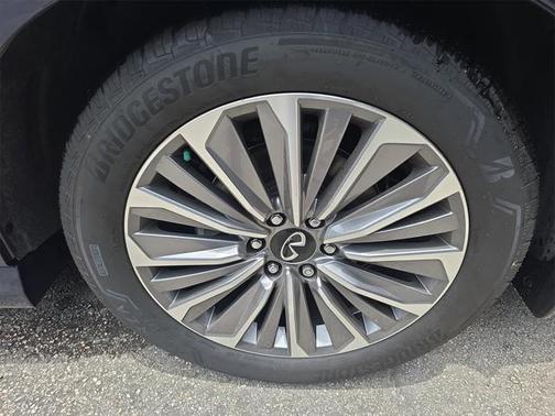 2025 INFINITI QX80 Luxe
