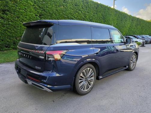 2025 INFINITI QX80 Luxe