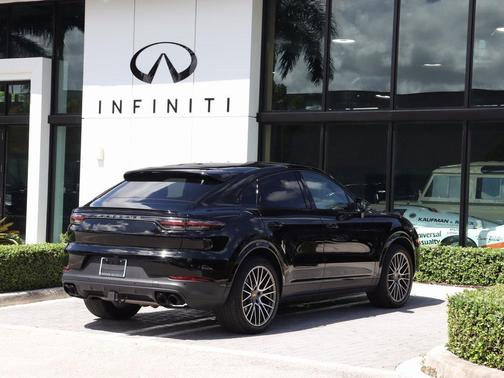 2022 Porsche Cayenne Platinum Edition