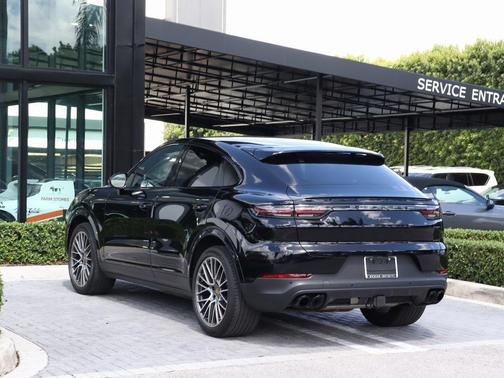 2022 Porsche Cayenne Platinum Edition