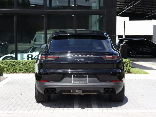 2022 Porsche Cayenne Platinum Edition