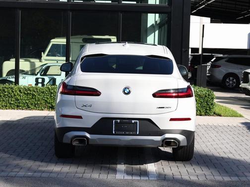 2025 BMW X4 xDrive30i