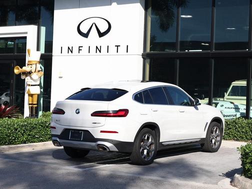 2025 BMW X4 xDrive30i