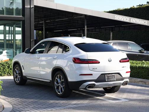 2025 BMW X4 xDrive30i