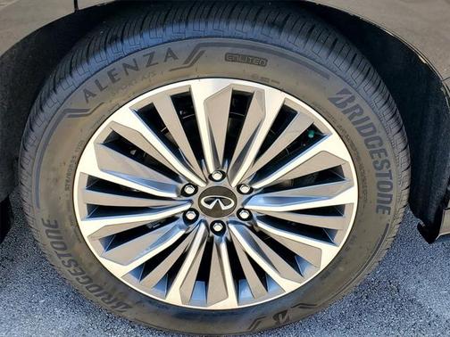 2025 INFINITI QX80 Luxe