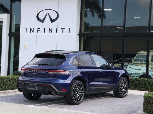 2022 Porsche Macan Base