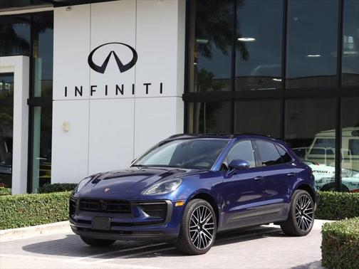 2022 Porsche Macan Base