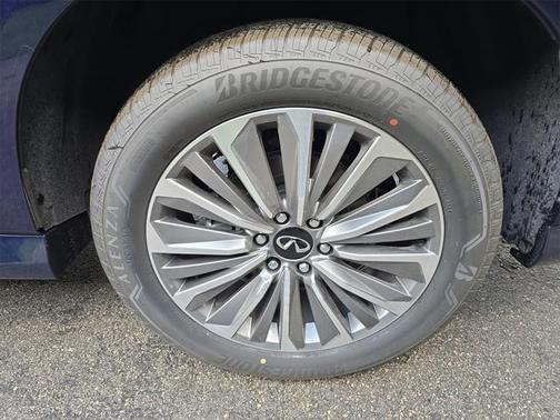 2025 INFINITI QX80 Luxe
