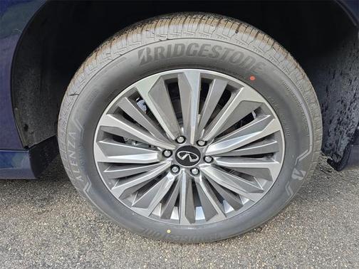 2025 INFINITI QX80 Luxe