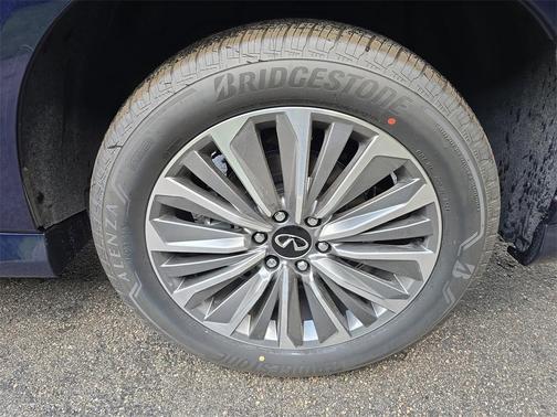2025 INFINITI QX80 Luxe
