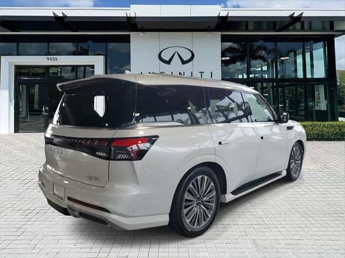 2025 INFINITI QX80 Luxe