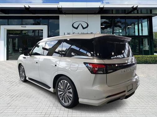 2025 INFINITI QX80 Luxe