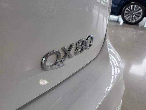 2025 INFINITI QX80 Luxe