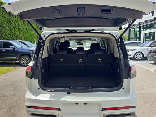 2025 INFINITI QX80 Luxe