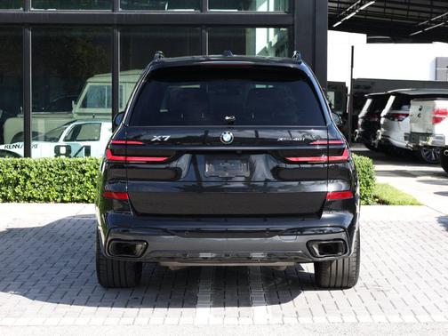 Black Sapphire Metallic 2024 BMW X7 xDrive40i