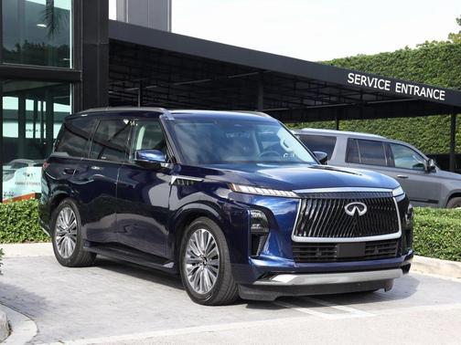 2025 INFINITI QX80 LUXE