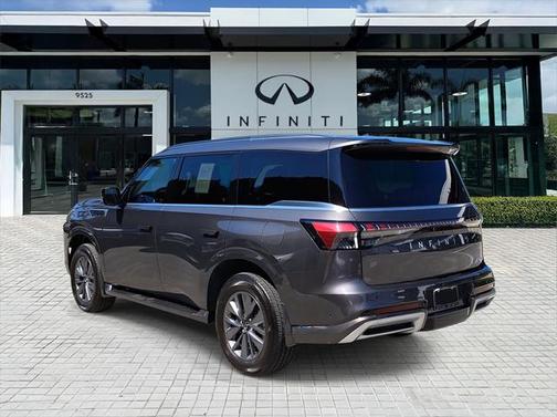 2025 INFINITI QX80 PURE