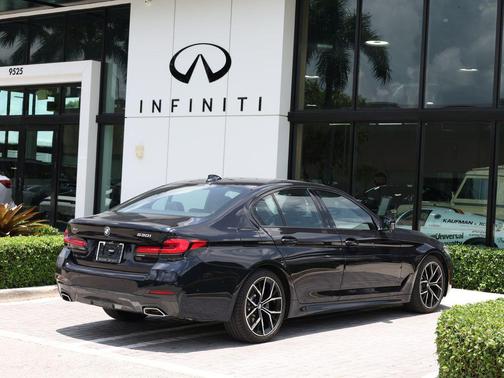 Carbon Black Metallic 2023 BMW 530 i xDrive