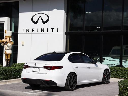 2022 Alfa Romeo Giulia Veloce