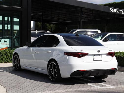 2022 Alfa Romeo Giulia Veloce