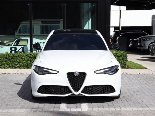 2022 Alfa Romeo Giulia Veloce
