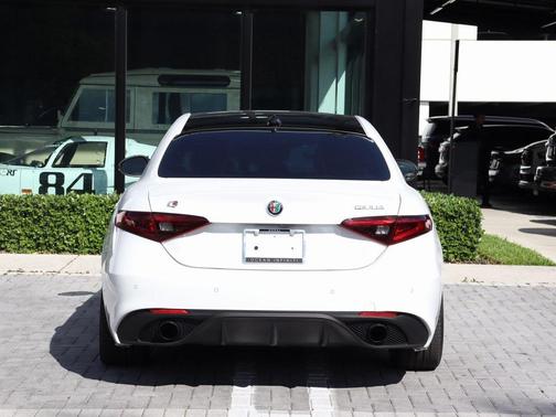 2022 Alfa Romeo Giulia Veloce