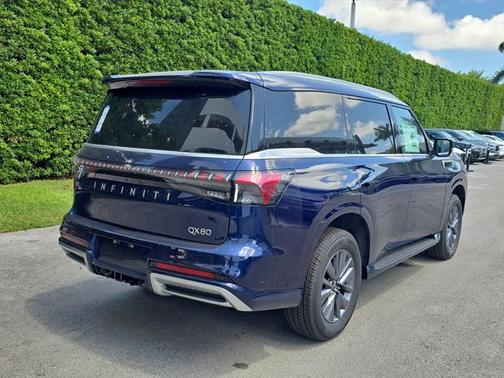 2025 INFINITI QX80 PURE