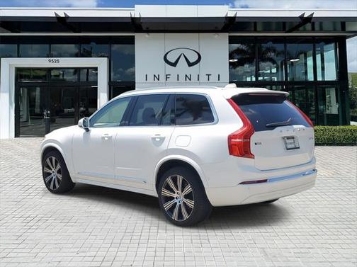 2024 Volvo XC90 B5 Plus Bright Theme