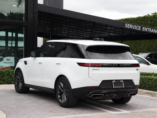 2023 Land Rover Range Rover Sport SE