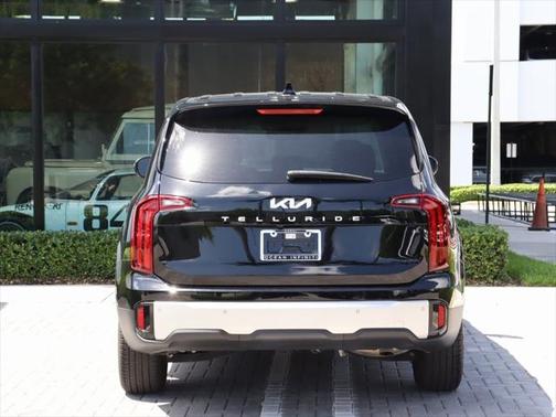 2023 Kia Telluride LX