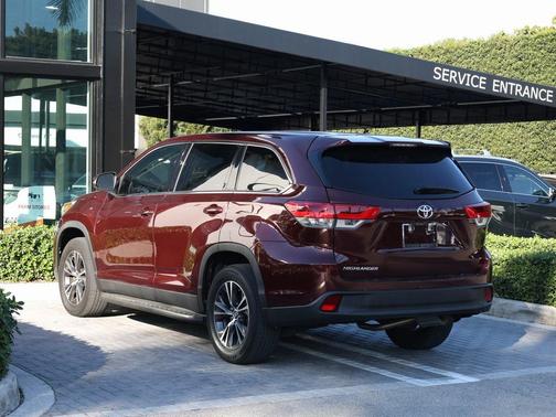 2019 Toyota Highlander LE I4