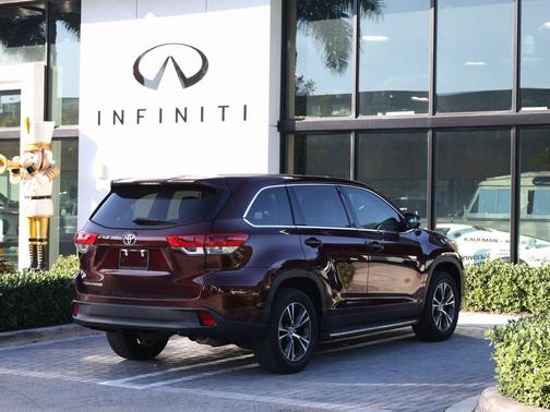 2019 Toyota Highlander LE I4