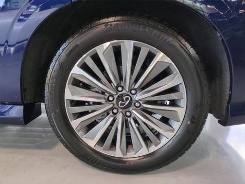 2025 INFINITI QX80 SENSORY AWD