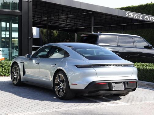2022 Porsche Taycan Base