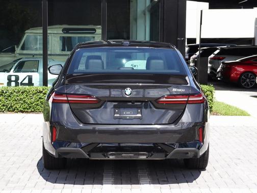 2025 BMW 530 i