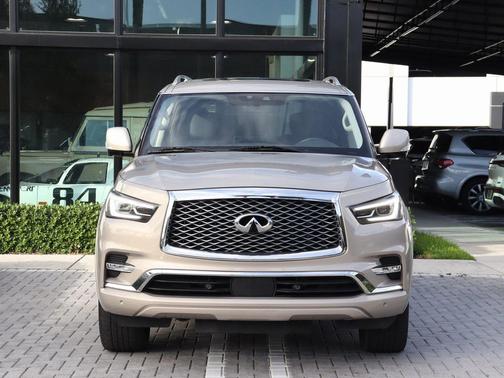 2023 INFINITI QX80 Luxe