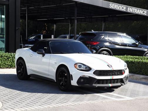 2018 FIAT 124 Spider Base