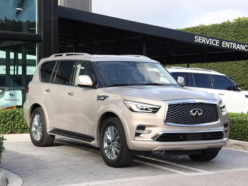 2023 INFINITI QX80 LUXE