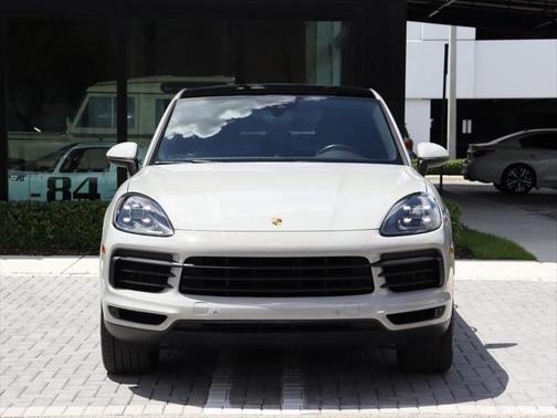 2022 Porsche Cayenne Base
