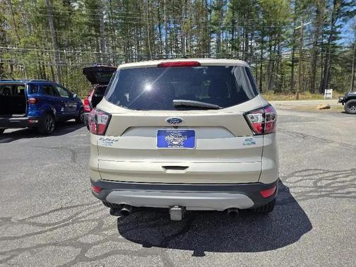 White Platinum Metallic Tri-Coat 2017 Ford Escape SE
