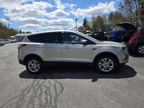 White Platinum Metallic Tri-Coat 2017 Ford Escape SE
