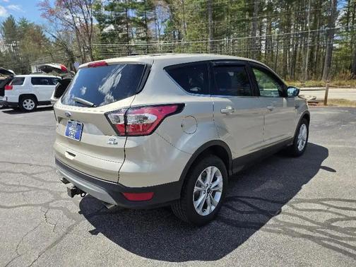 White Platinum Metallic Tri-Coat 2017 Ford Escape SE
