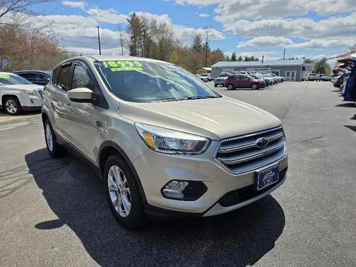 White Platinum Metallic Tri-Coat 2017 Ford Escape SE