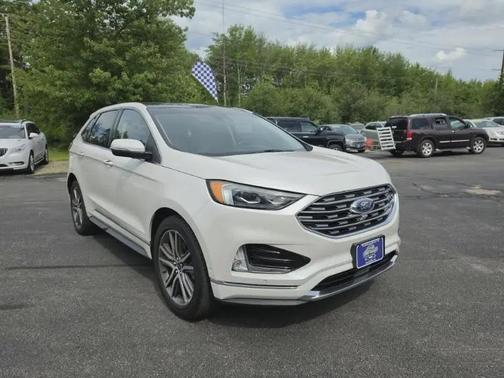 White Platinum Metallic Tri-Coat 2017 Ford Edge SEL