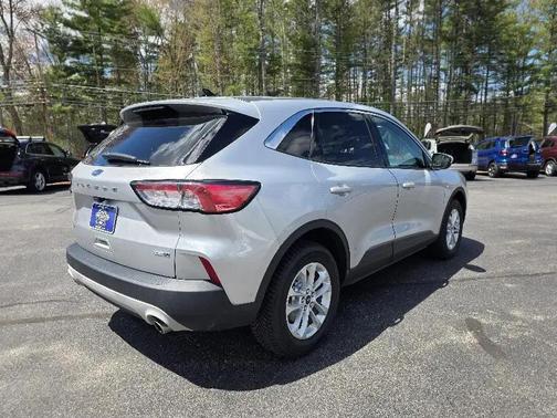 Ingot Silver Metallic 2020 Ford Escape SE