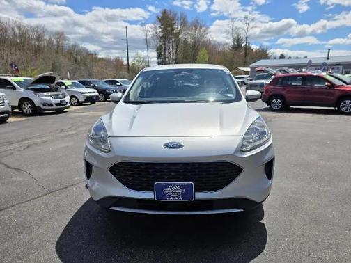 Ingot Silver Metallic 2020 Ford Escape SE