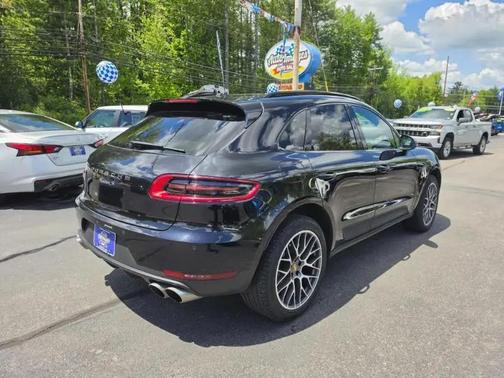 Jet Black Metallic 2018 Porsche Macan Macan