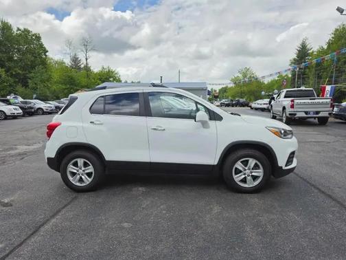 Summit White 2017 Chevrolet Trax LT