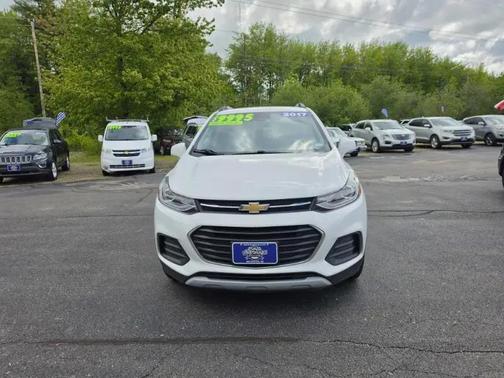 Summit White 2017 Chevrolet Trax LT