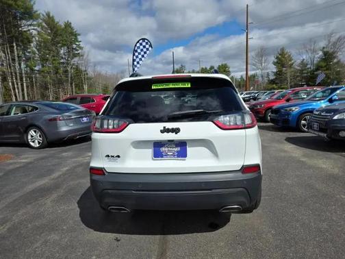 Bright White Clearcoat 2019 Jeep Cherokee Altitude